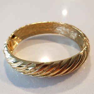 Beautiful Gold plated Textured Bracelet
